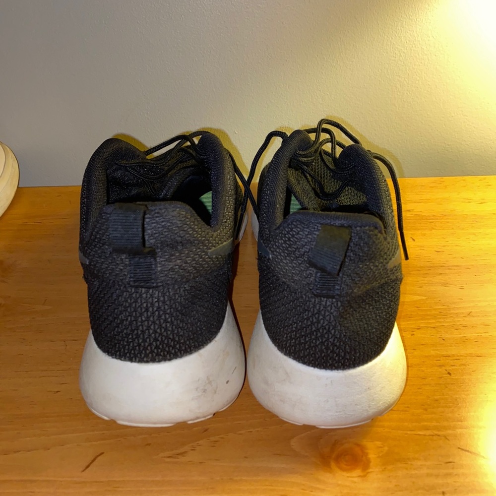Nike Roshe - Picture 2 of 5